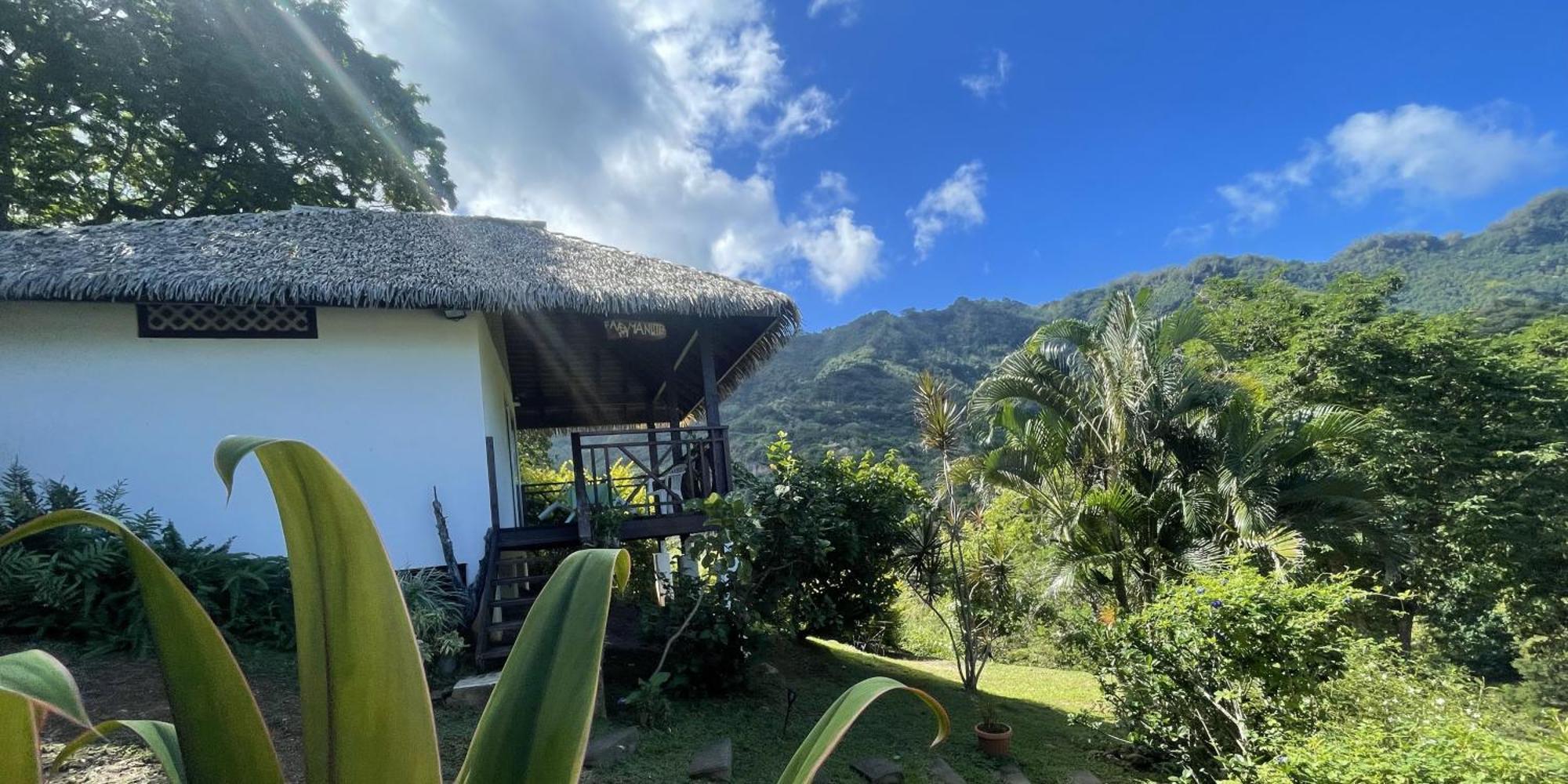 Hotel Fare Manutea Nuku Hiva Exterior foto